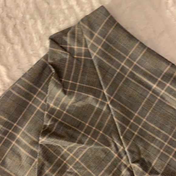 H&M plaid ruffle mini skirt - Picture 2 of 4